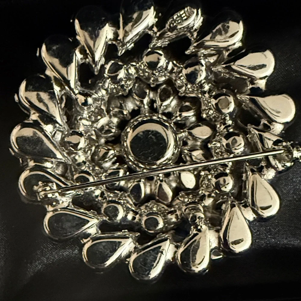 RARE COLLECTOR Signed WEISS Rhinestone Vintage Century Snowflake Cluster Brooch - Picture 2 of 3